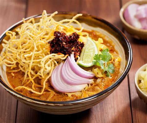  Khao Soi - 강렬한 카레향과 부드러운 면이 어우러진 태국의 향긋한 깊은맛을 경험하세요!